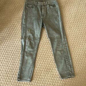DL1961 cropped Jean size 30. Washed green color.